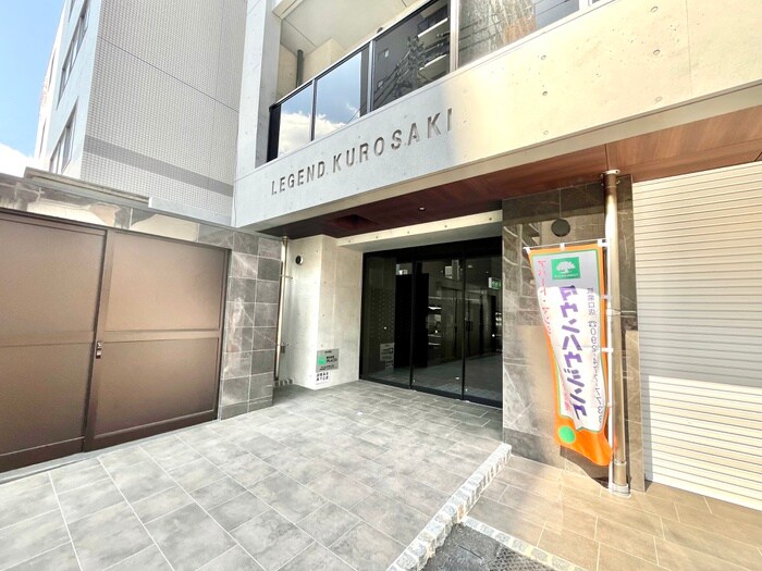 物件外観写真2　(エントランス部分)