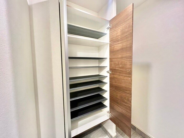 物件内観写真13　(靴箱)