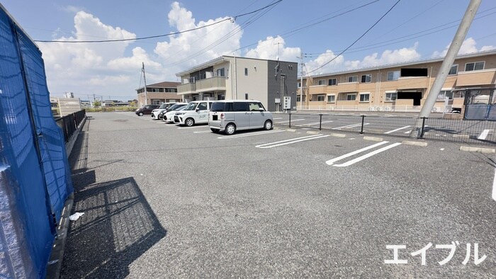 物件外観写真2　(駐車場)