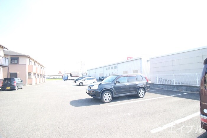物件外観写真5　(駐車場)