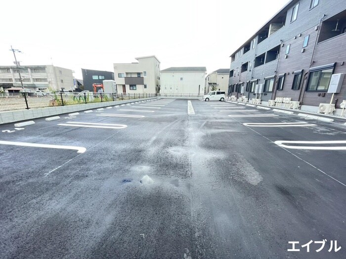 物件外観写真3　(駐車場)