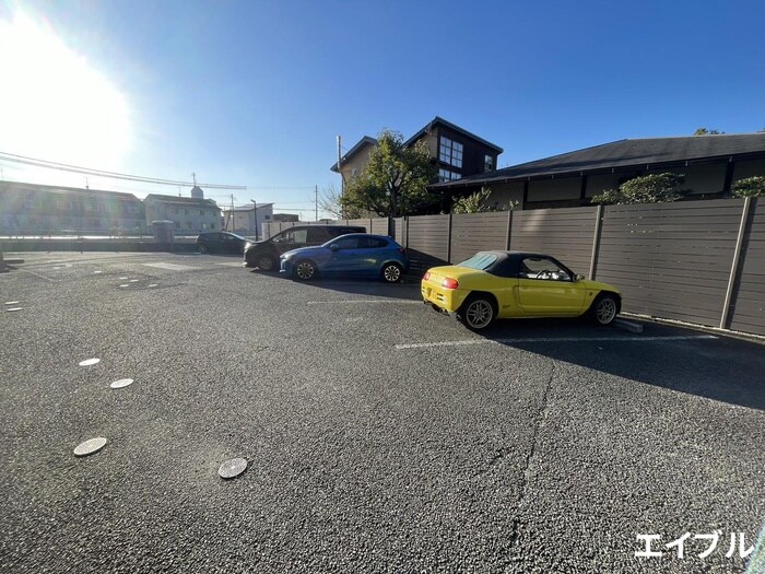 物件外観写真3　(駐車場)