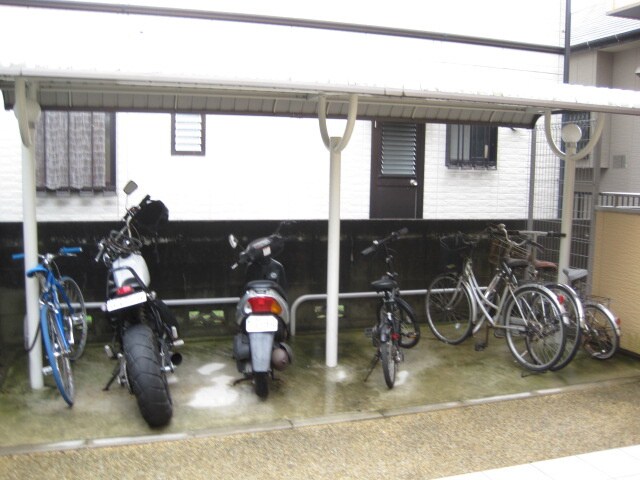 物件外観写真3　(駐輪場)