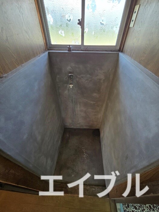 物件内観写真12　(洗濯機置場)