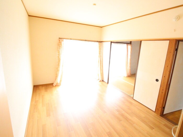 物件内観写真4　(居室)