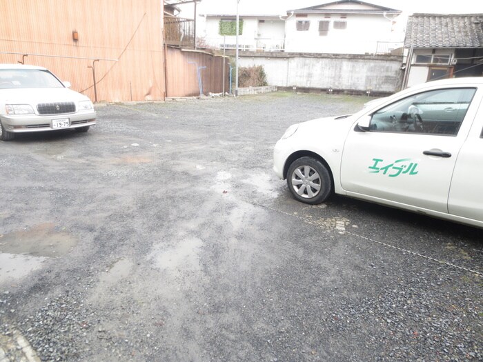 物件外観写真3　(駐車場)