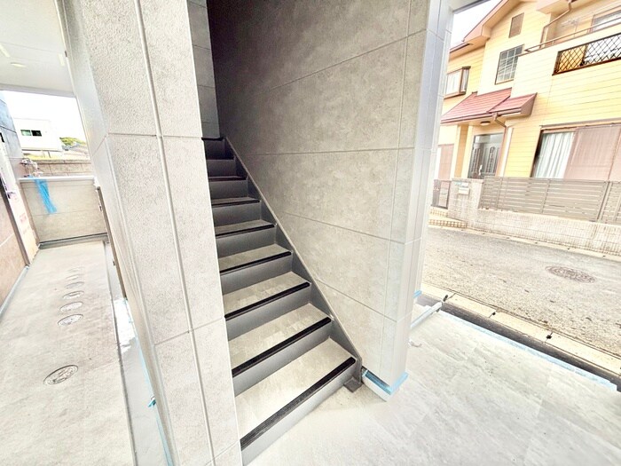 物件外観写真4　(エントランス部分)