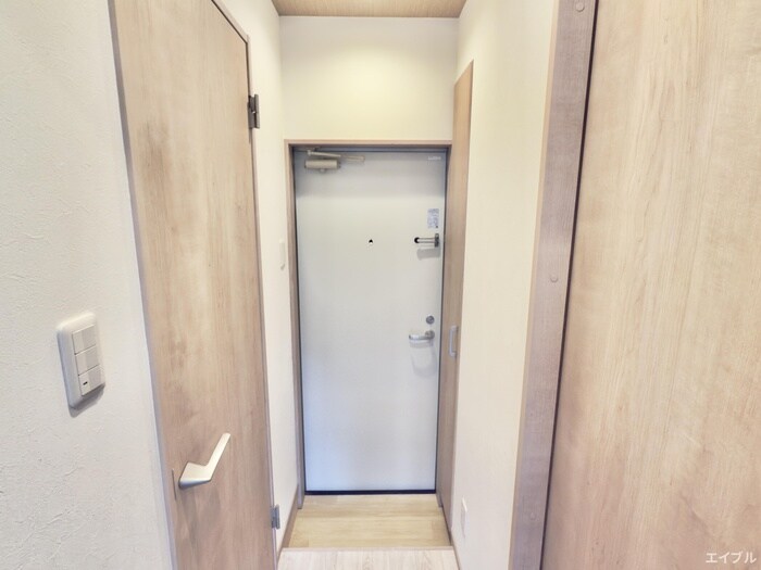 物件内観写真13　(玄関)