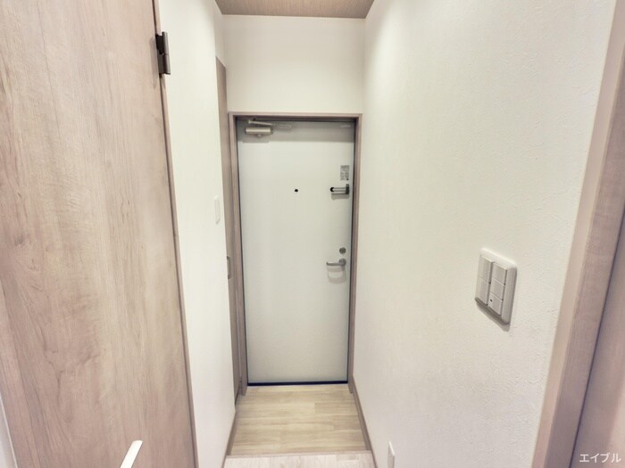 物件内観写真13　(玄関)