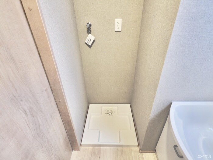 物件内観写真17　(洗濯機置場)