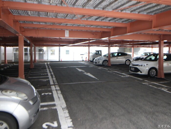 物件外観写真2　(駐車場)