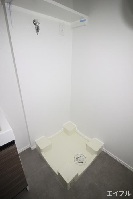 物件内観写真12　(洗濯機置場)