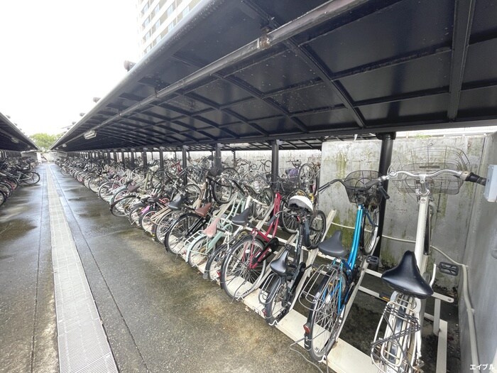 物件外観写真4　(駐輪場)