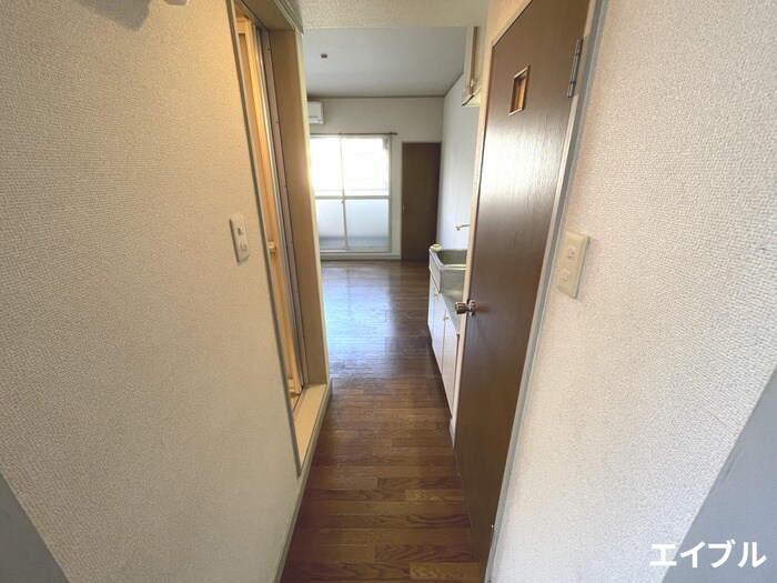 物件内観写真11　(玄関)