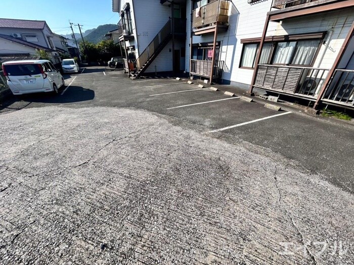 物件外観写真5　(駐車場)