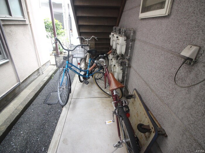 物件外観写真5　(駐輪場)