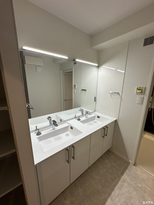 物件内観写真12　(洗面)