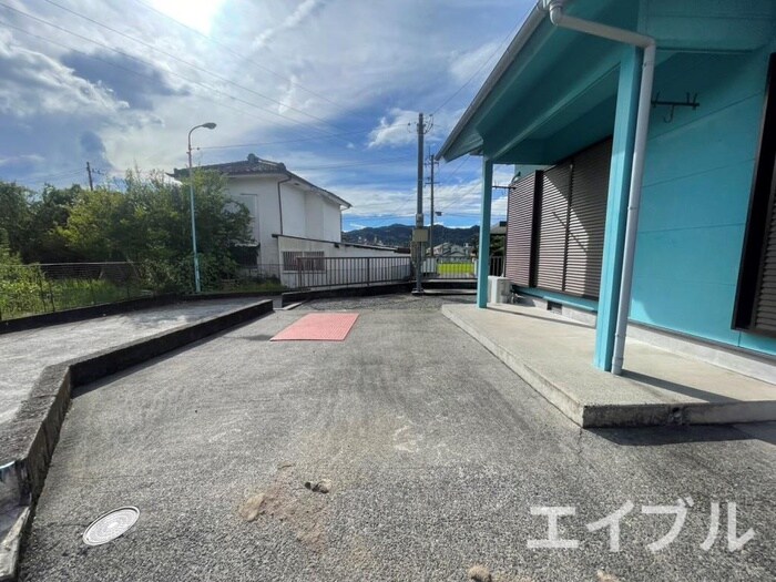 物件外観写真5　(駐車場)