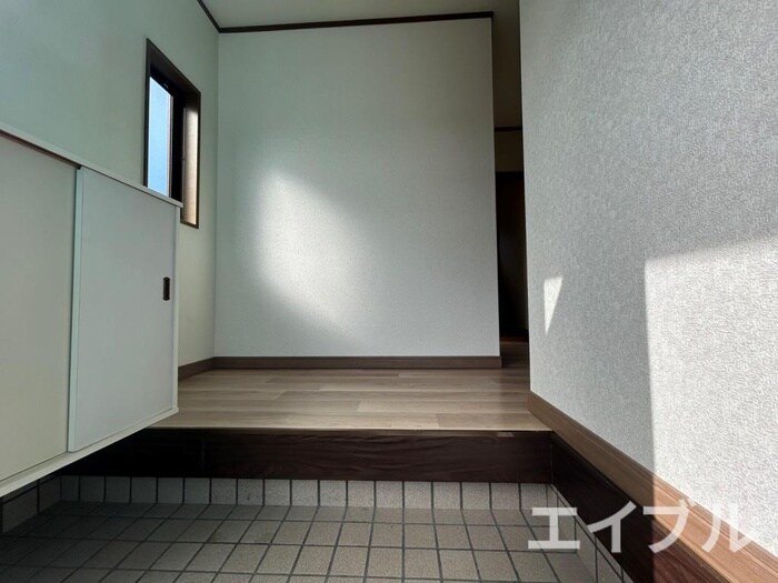 物件内観写真9　(玄関)