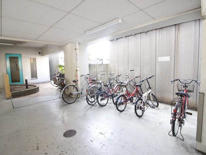 物件外観写真4　(駐輪場)