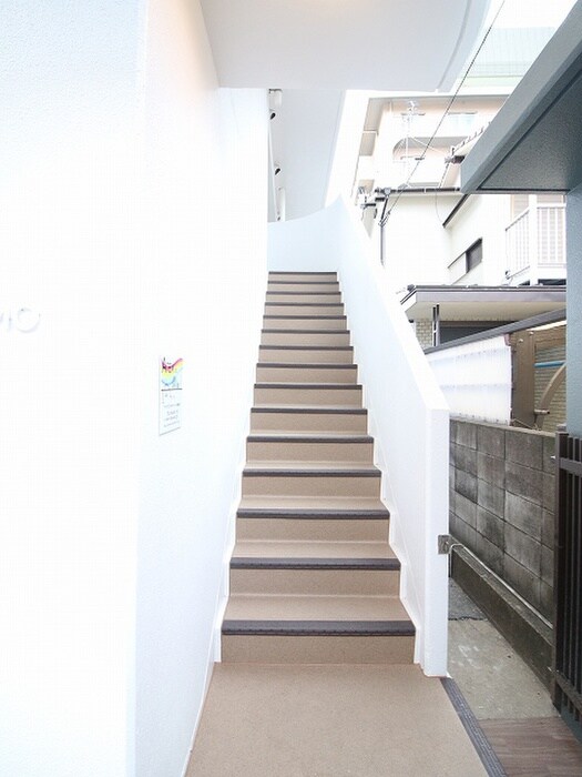 物件外観写真5　(エントランス部分)