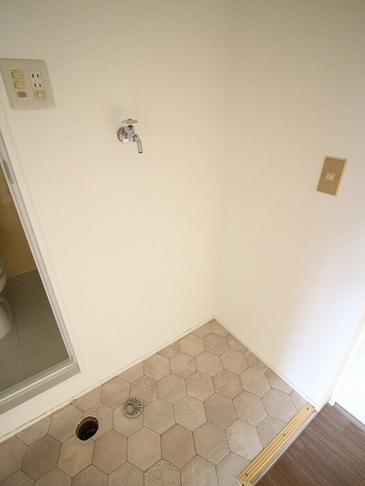 物件内観写真16　(洗濯機置場)