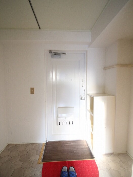 物件内観写真18　(玄関)