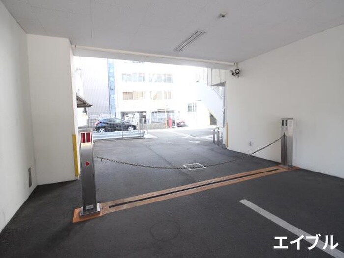 物件外観写真4　(駐車場)