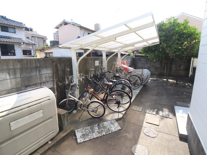 物件外観写真4　(駐輪場)