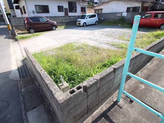 物件外観写真5　(駐車場)