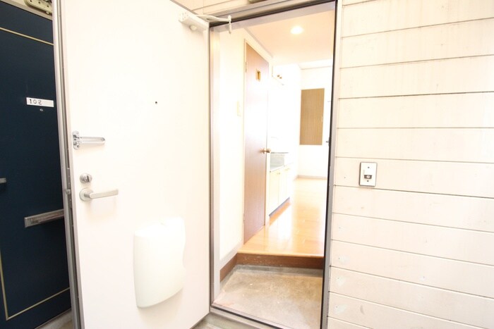 物件内観写真12　(玄関)