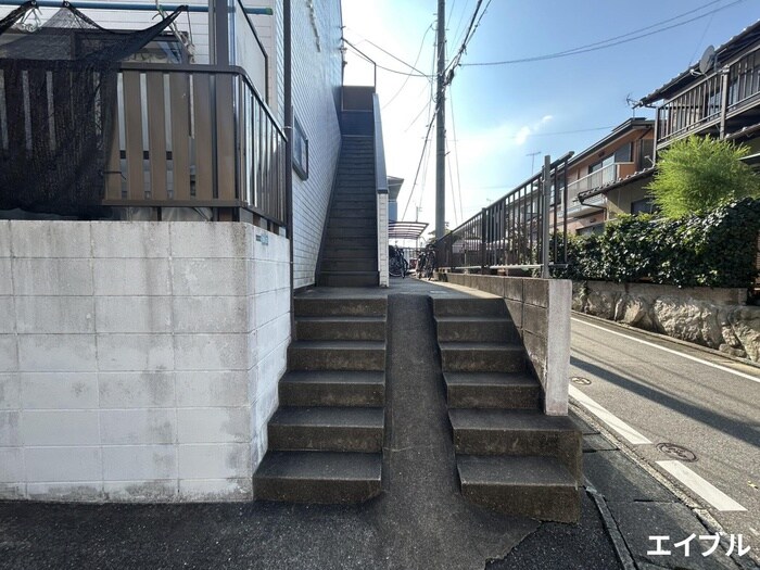 物件外観写真4　(エントランス部分)