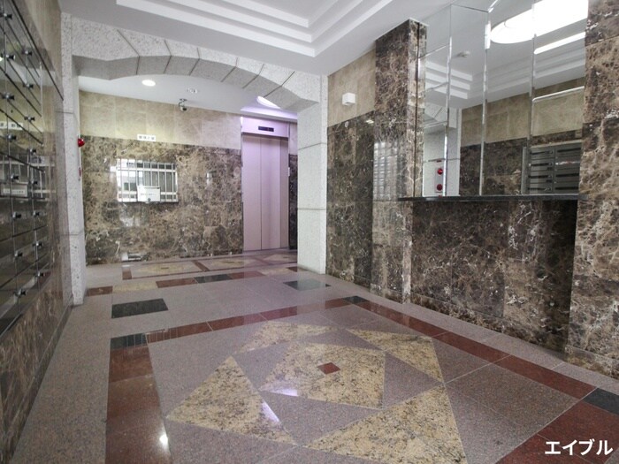 物件外観写真4　(エントランス部分)