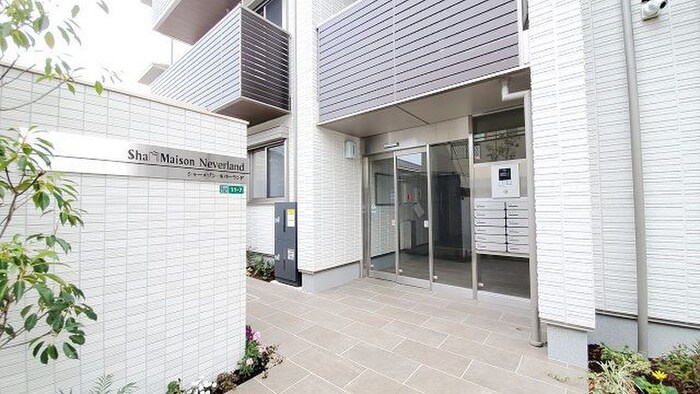 物件外観写真2　(エントランス部分)