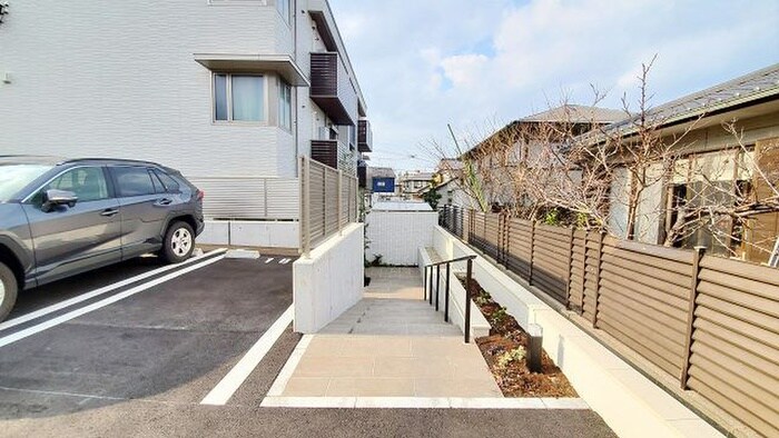 物件外観写真4　(エントランス部分)