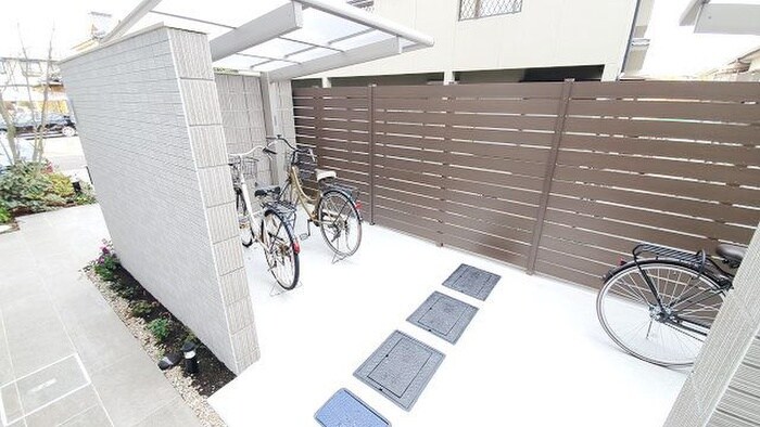 物件外観写真5　(駐輪場)