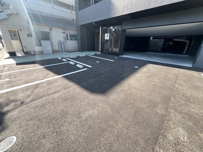 物件外観写真5　(駐車場)