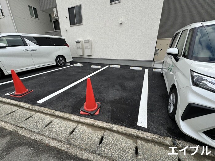 物件外観写真2　(駐車場)
