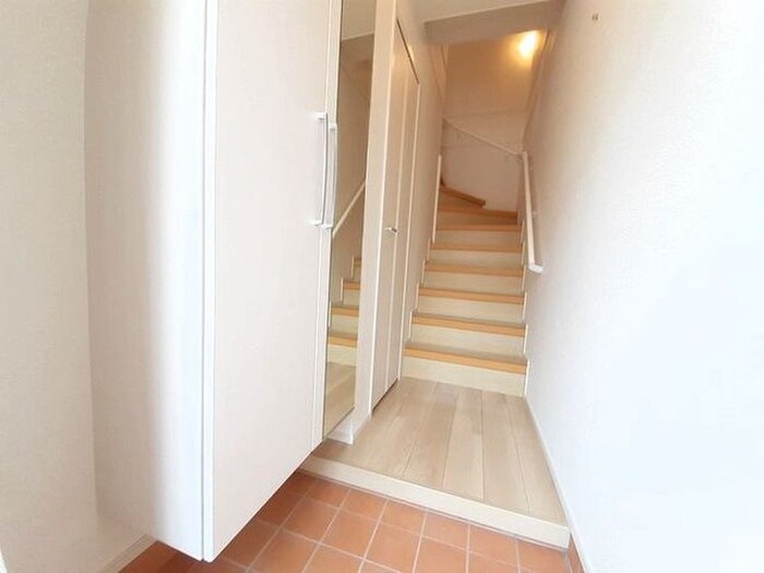 物件内観写真10　(玄関)