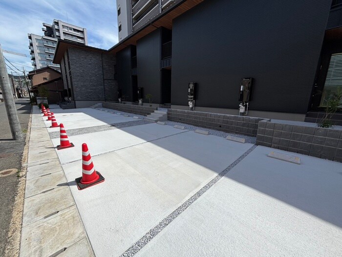 物件外観写真2　(駐車場)