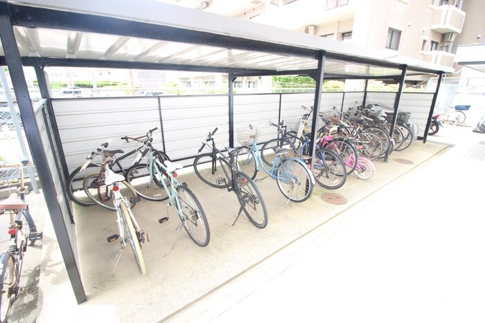 物件外観写真4　(駐輪場)