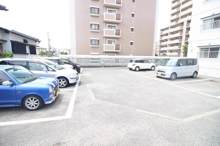 物件外観写真5　(駐車場)