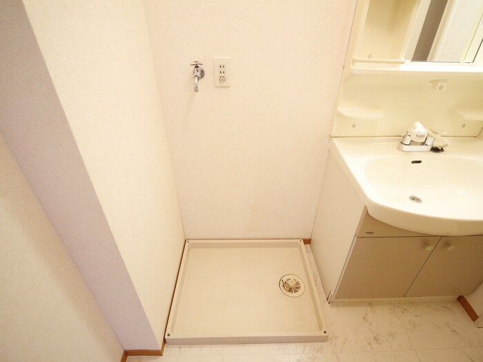 物件内観写真17　(洗濯機置場)