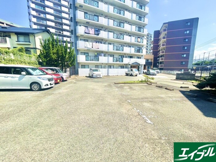 物件外観写真6　(駐車場)