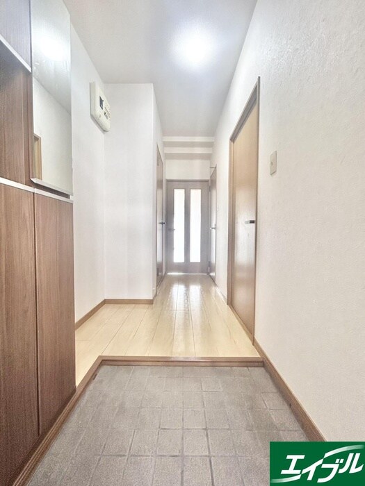 物件内観写真16　(玄関)