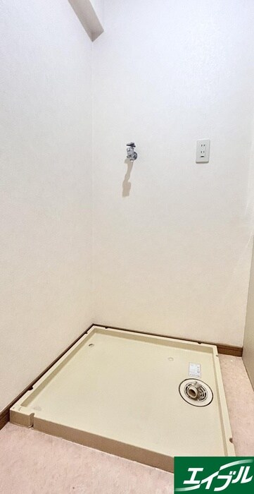 物件内観写真18　(洗濯機置場)