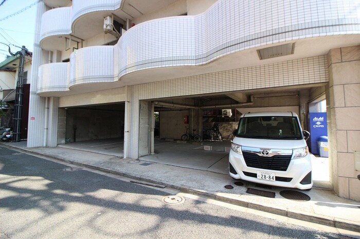 物件外観写真3　(駐車場)