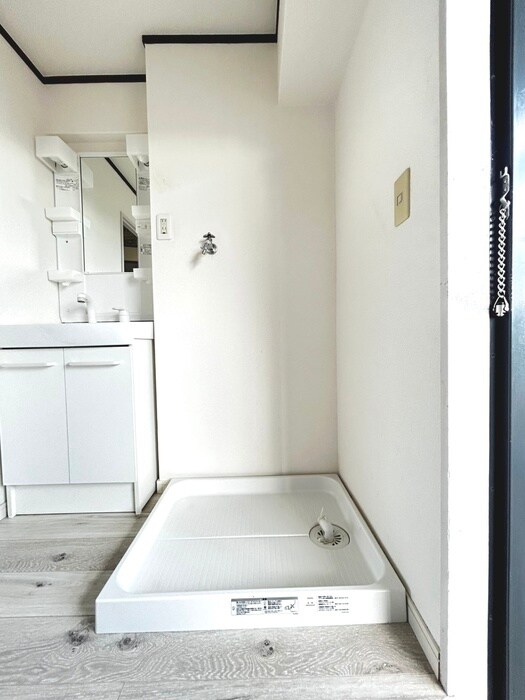 物件内観写真12　(洗濯機置場)