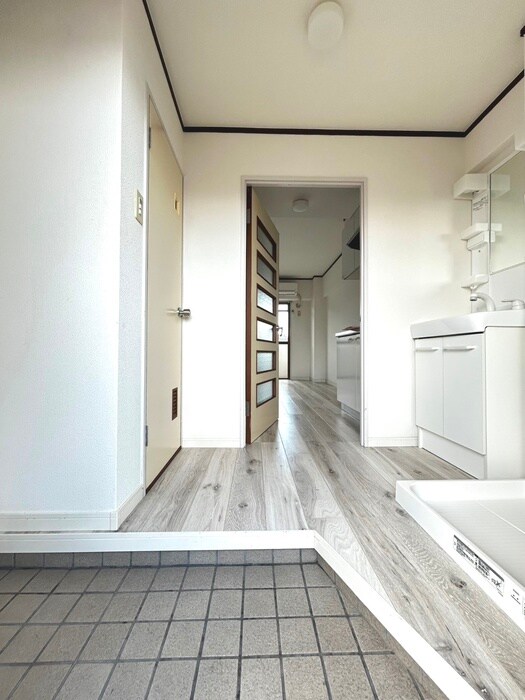 物件内観写真14　(玄関)