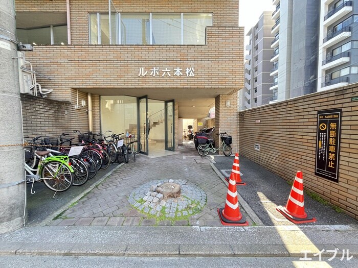 物件外観写真3　(エントランス部分)